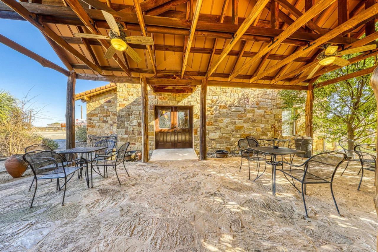 Villa The Pecan @ Mendelbaum Winery Guest Cabins Fredericksburg Exterior foto